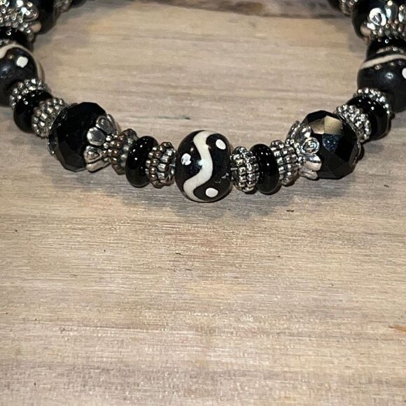 Bohemian Black & White African Tribal Bracelet - Picture 2 of 6